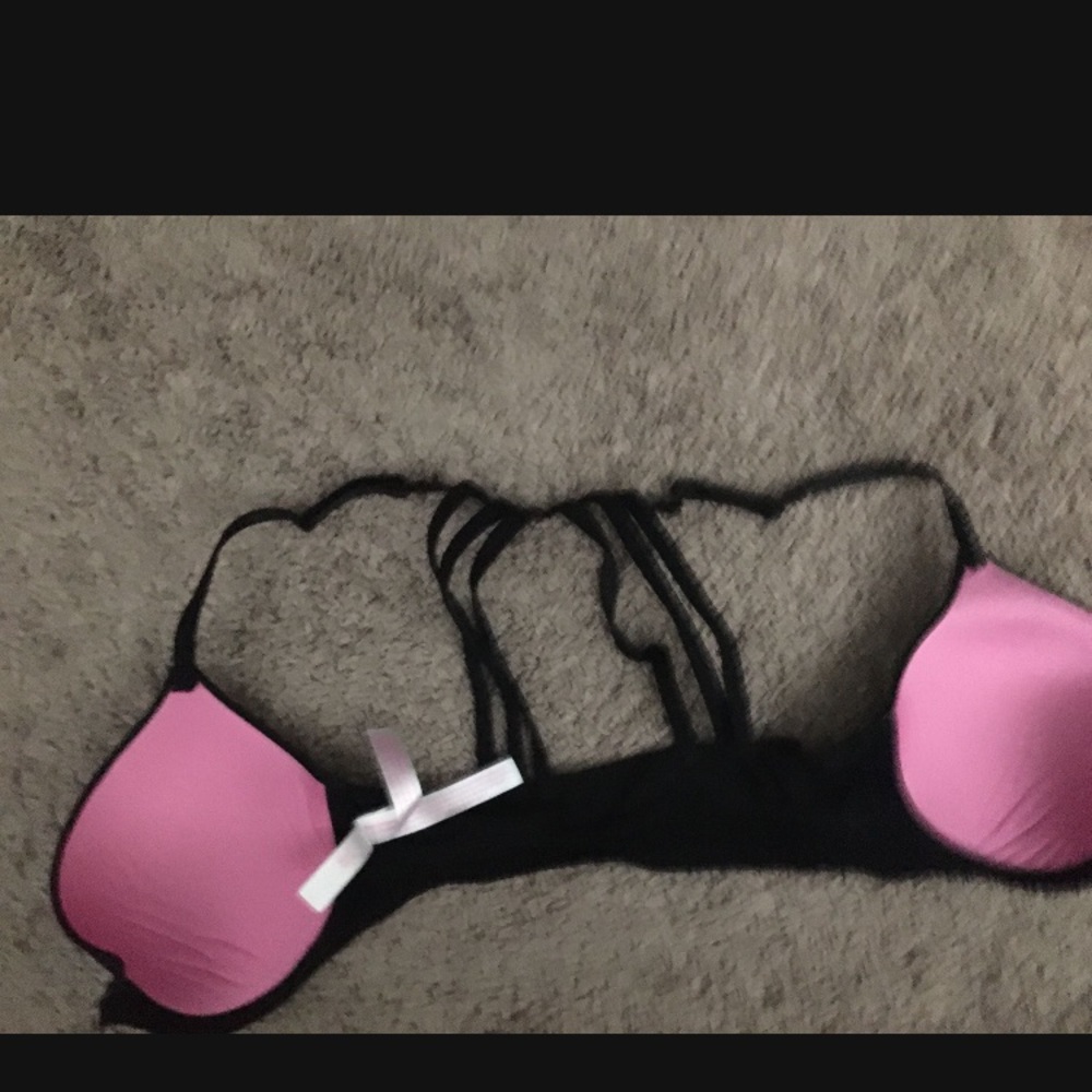 32D hook in front bra Victoria’s Secret